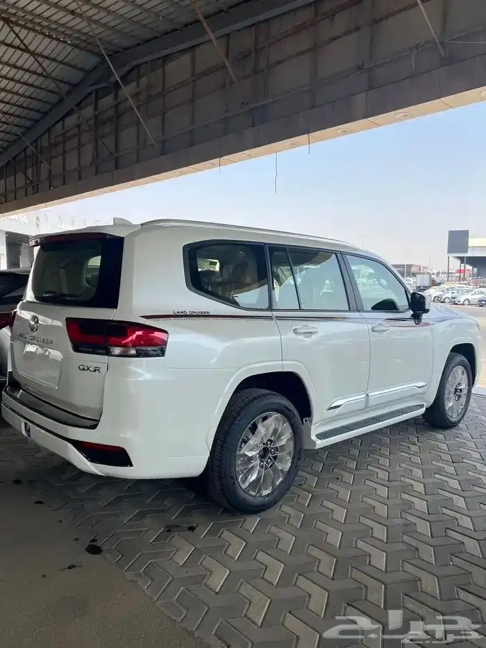 تايوتا لاندكروزر GXR L5 بريمي 2025 فل كامل 3