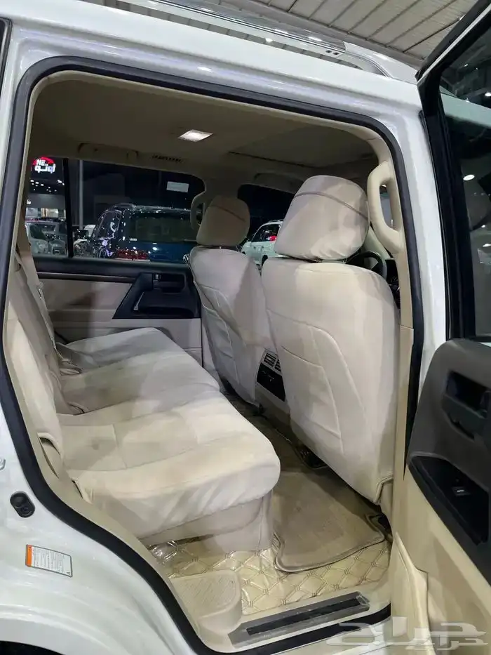 تويوتا لاندكروزر 2021 وارد الساير ماشي 64 الف قمة فالنظافة 14