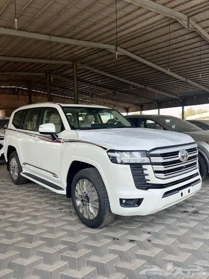 تايوتا لاندكروزر GXR L5 بريمي 2025 فل كامل 1