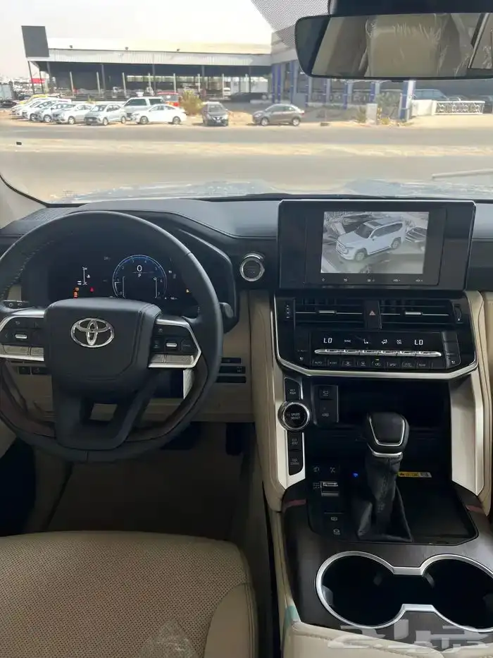 تايوتا لاندكروزر GXR L5 بريمي 2025 فل كامل 13