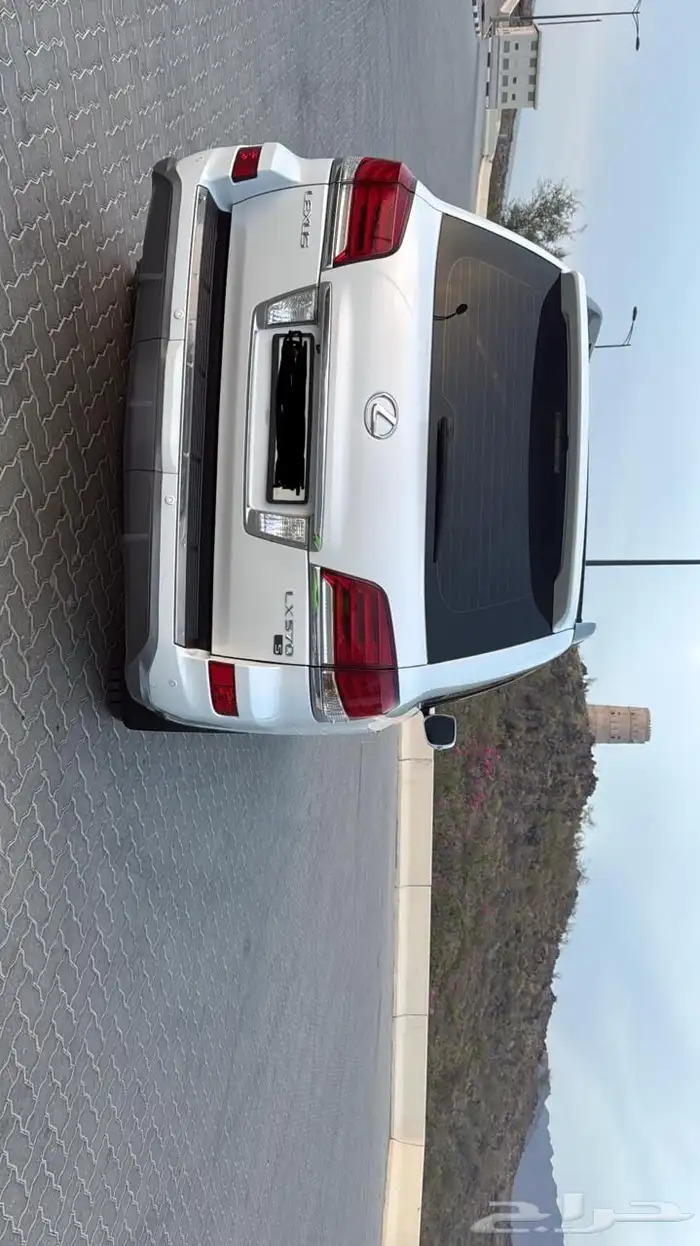 لكزس 2013 لازم هوية اماراتية 1