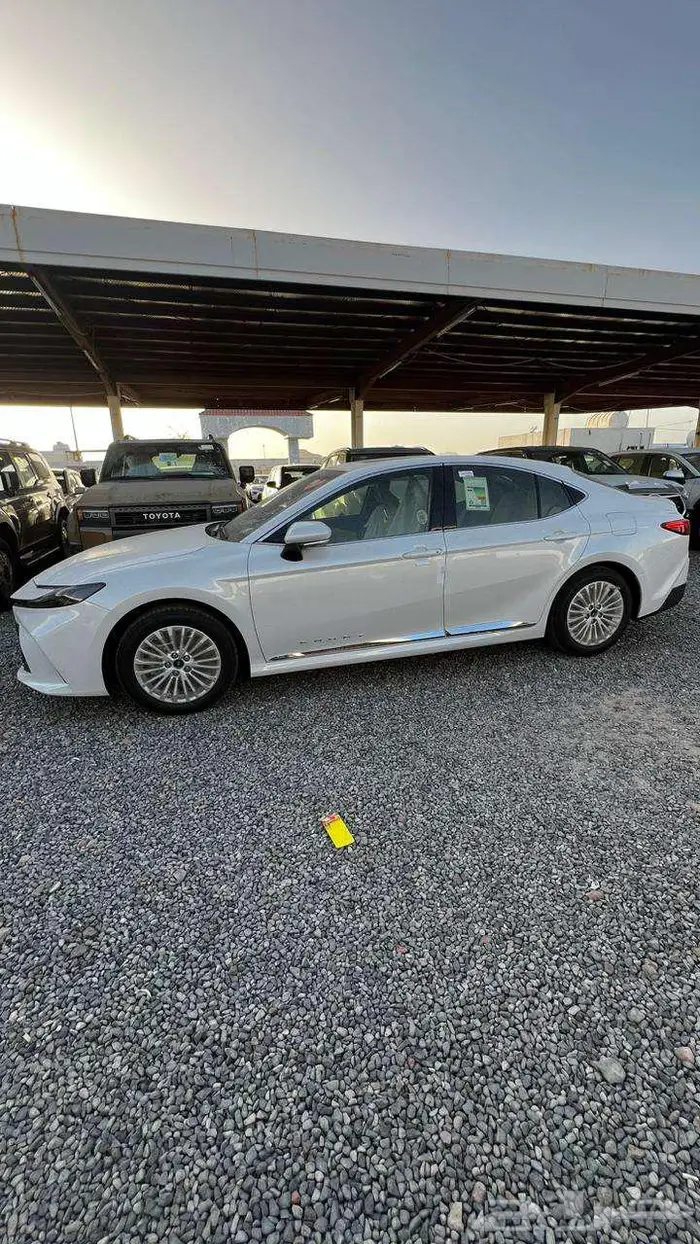 تويوتا كامري LE بنزين 2025 كاش و عروض التمويل 1