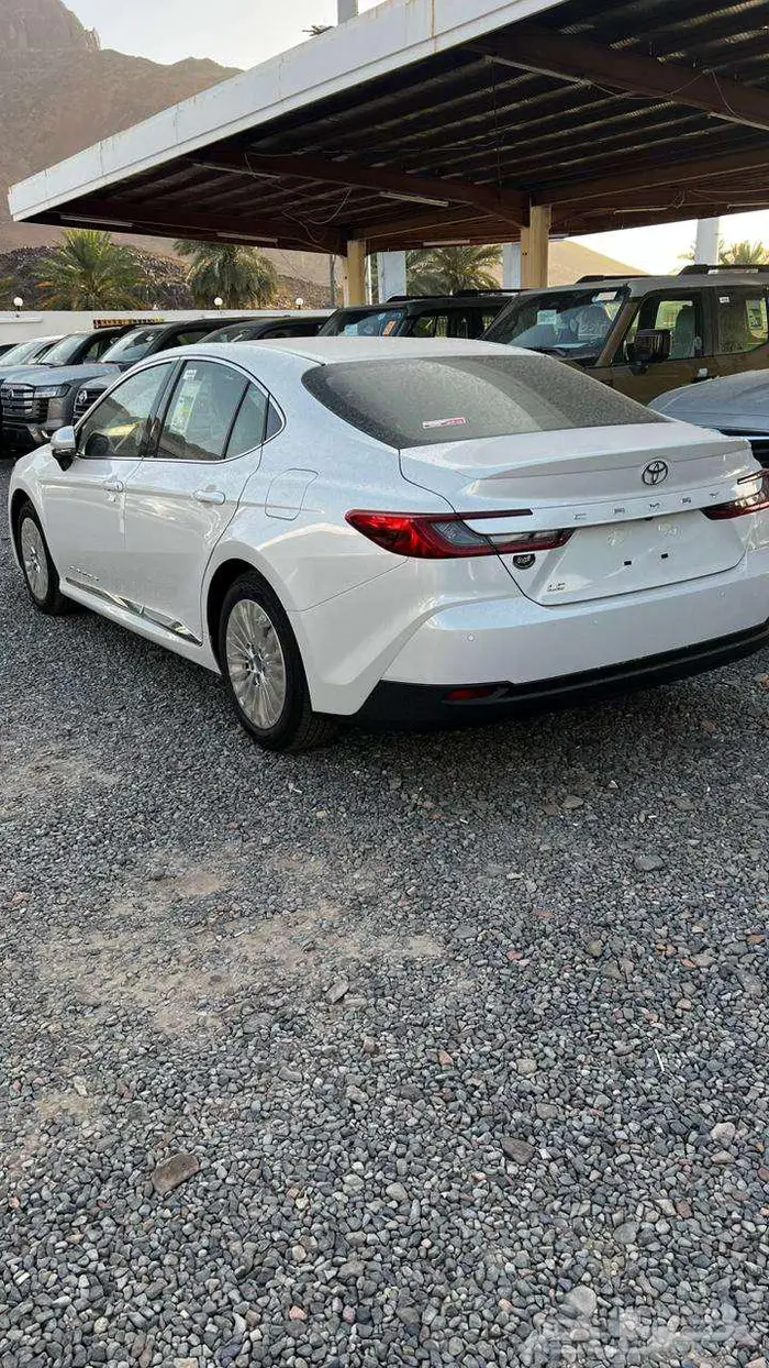 تويوتا كامري LE بنزين 2025 كاش و عروض التمويل 2