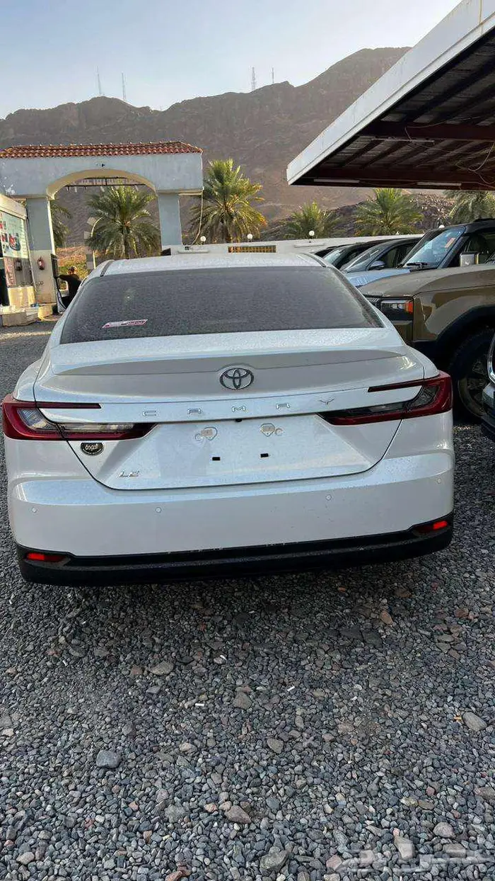 تويوتا كامري LE بنزين 2025 كاش و عروض التمويل 3