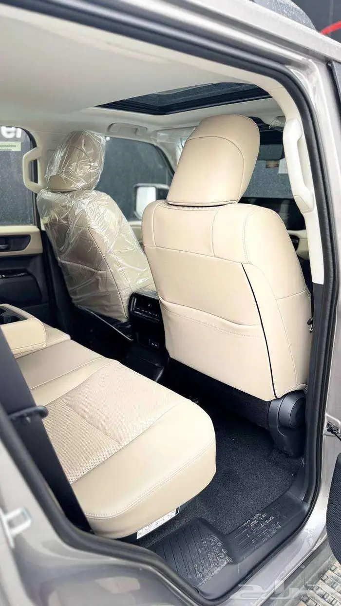 تويوتا برادو 2025 TXL3 بنزين لدى شركة عبدالمجيد الخضر 16