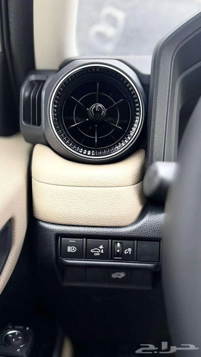 تويوتا برادو 2025 TXL3 بنزين لدى شركة عبدالمجيد الخضر 12