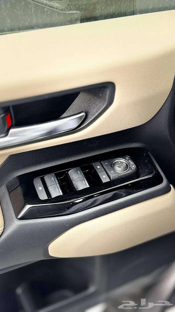 تويوتا برادو 2025 TXL3 بنزين لدى شركة عبدالمجيد الخضر 13