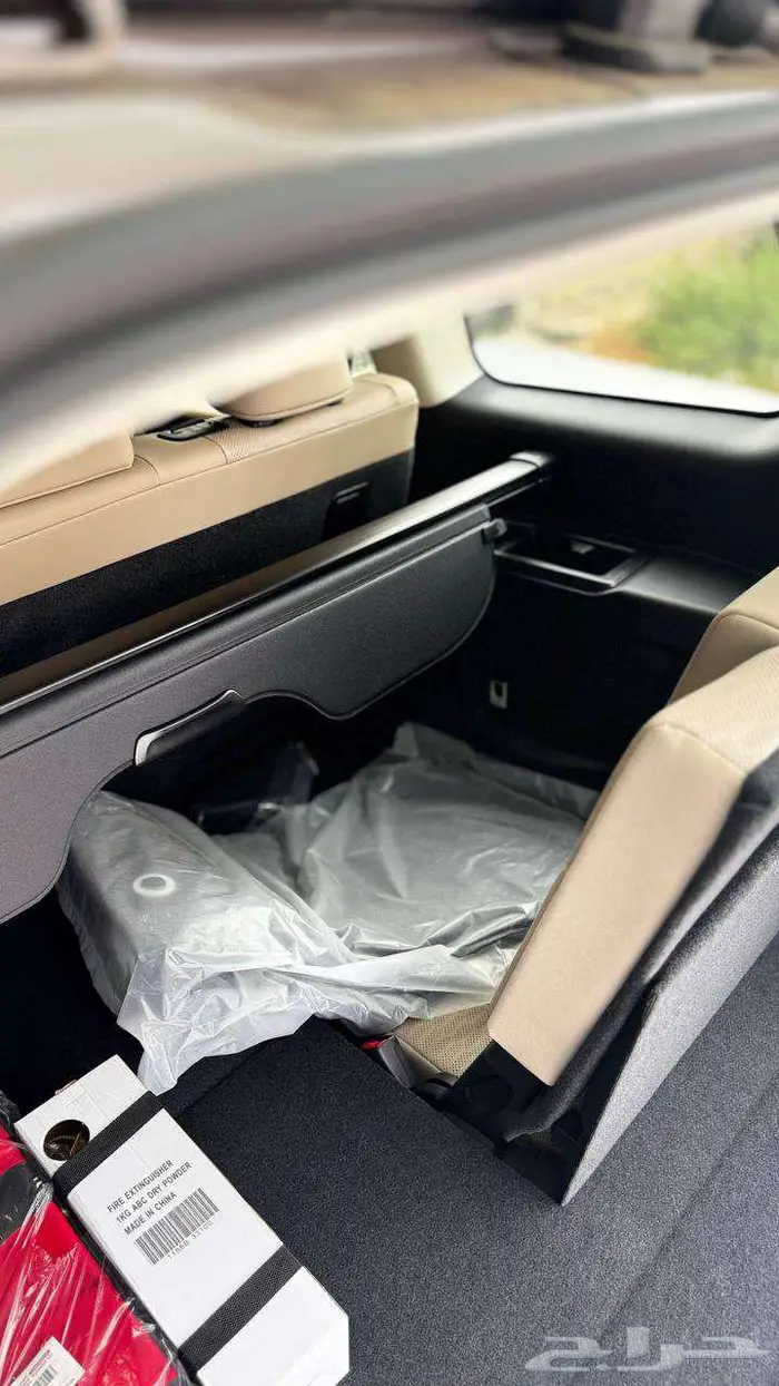 تويوتا برادو 2025 TXL3 بنزين لدى شركة عبدالمجيد الخضر 17