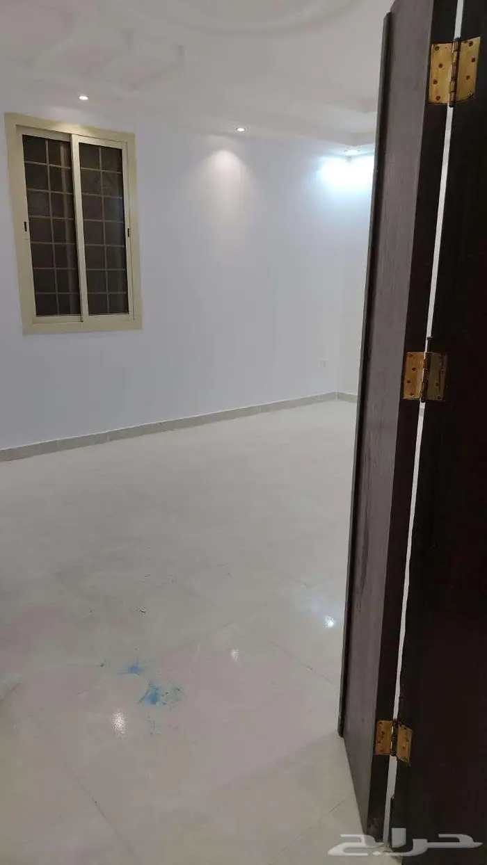 للايجار شقة 5 غرف بحي الكوثر 1