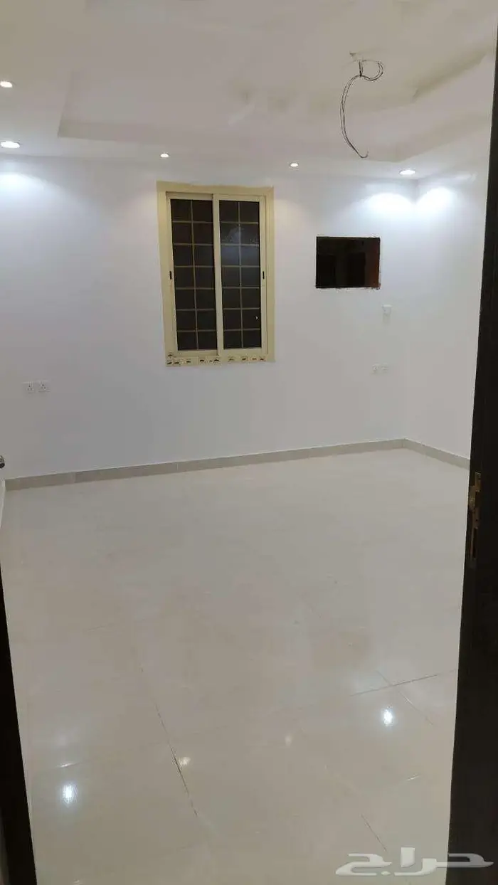 للايجار شقة 5 غرف بحي الكوثر 4