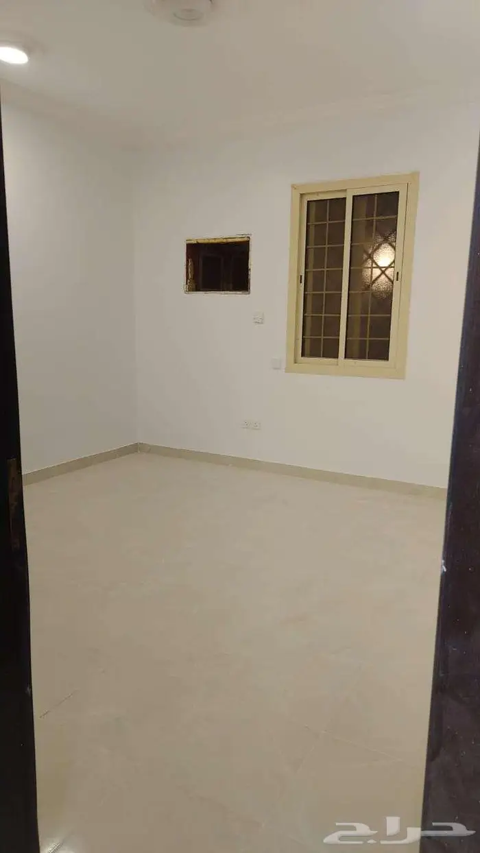 للايجار شقة 5 غرف بحي الكوثر 14