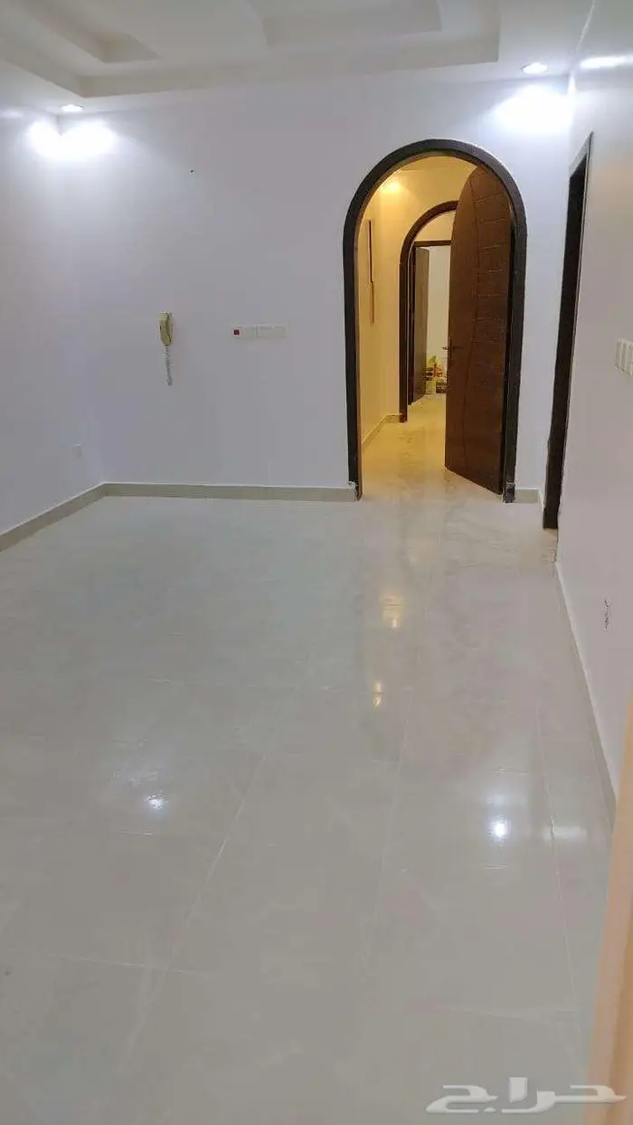 للايجار شقة 5 غرف بحي الكوثر 3