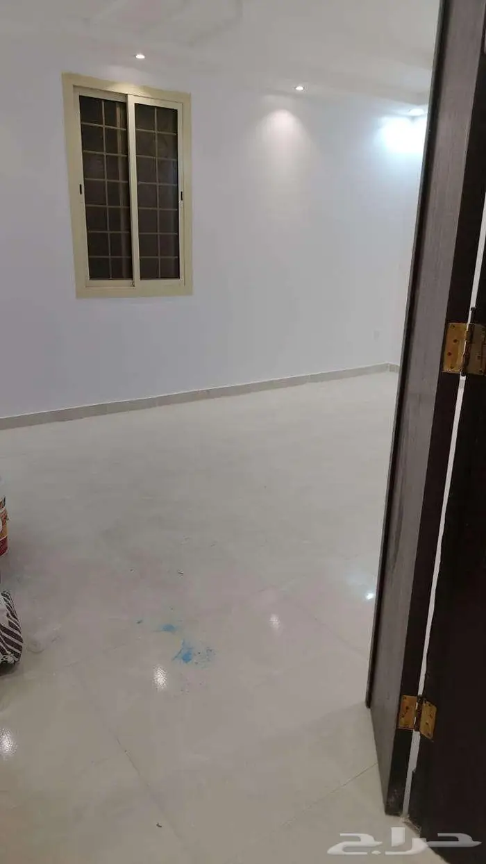 للايجار شقة 5 غرف بحي الكوثر 5