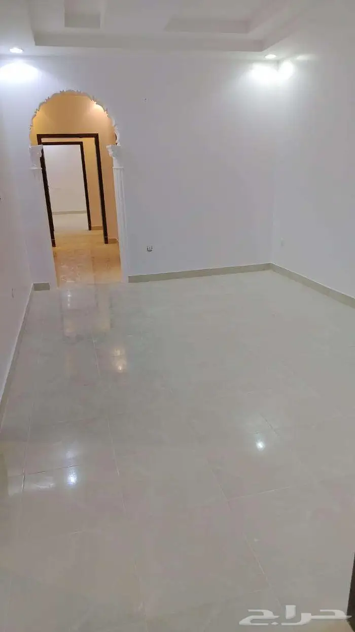 للايجار شقة 5 غرف بحي الكوثر 10