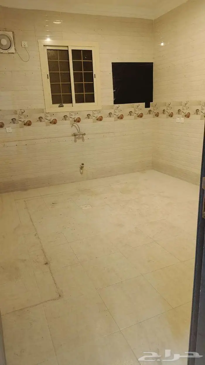 للايجار شقة 5 غرف بحي الكوثر 13