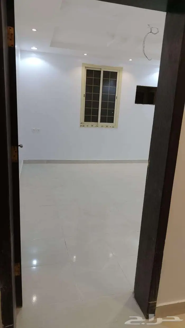 للايجار شقة 5 غرف بحي الكوثر 9