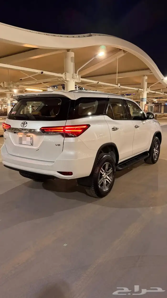 فورتشنر VX1 2023 ابيض وكالة 3