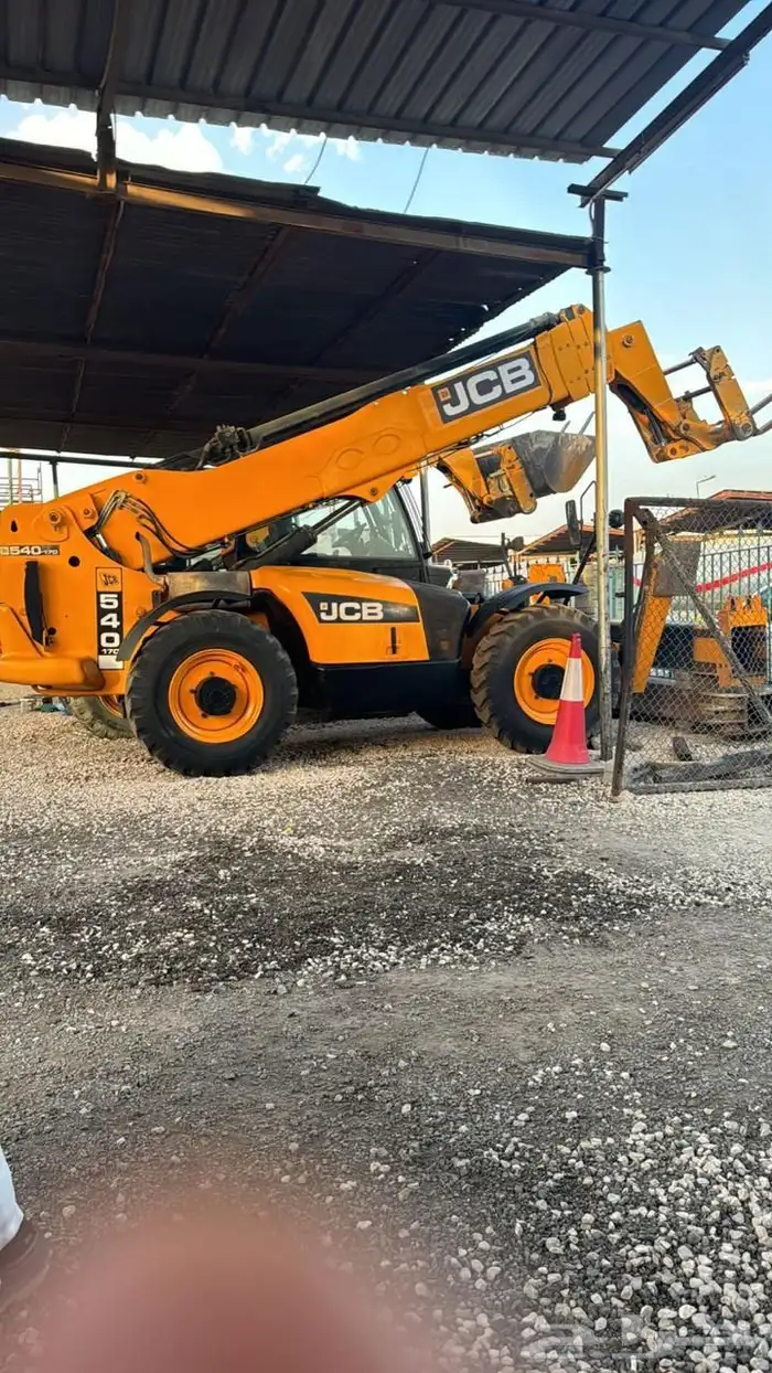 تأجير رافعة ومانلفت وسيزلفت وجي سي بي وكرين وتليهندر والخ . 7