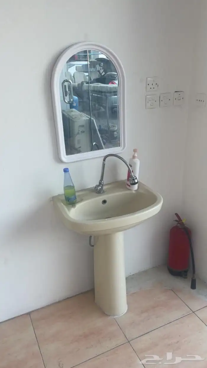 صالون حلاق لتقبيل أو بيع المعدات أو الأدوات 3