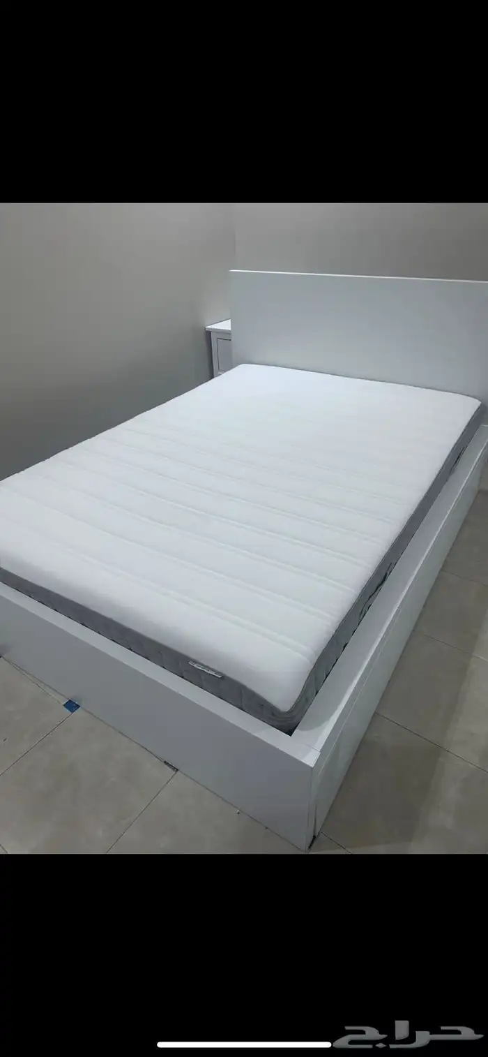 سرير مستعمل مع مرتبته للبيع 1