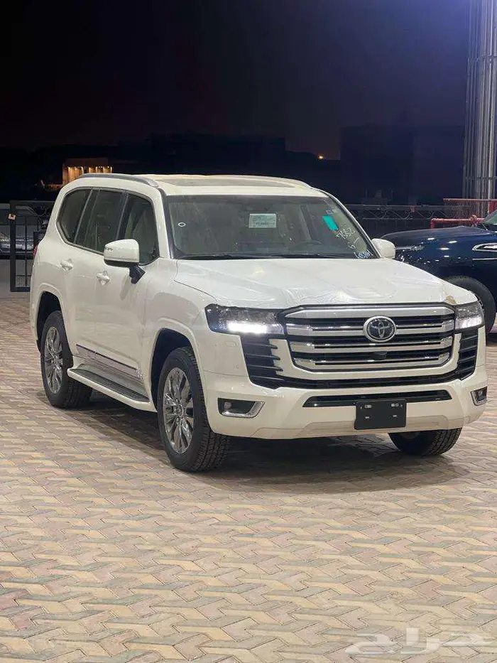 تتوفر لاندكروزر GXR بنزين - وديزل 2025 بالنقد والتقسيط 0