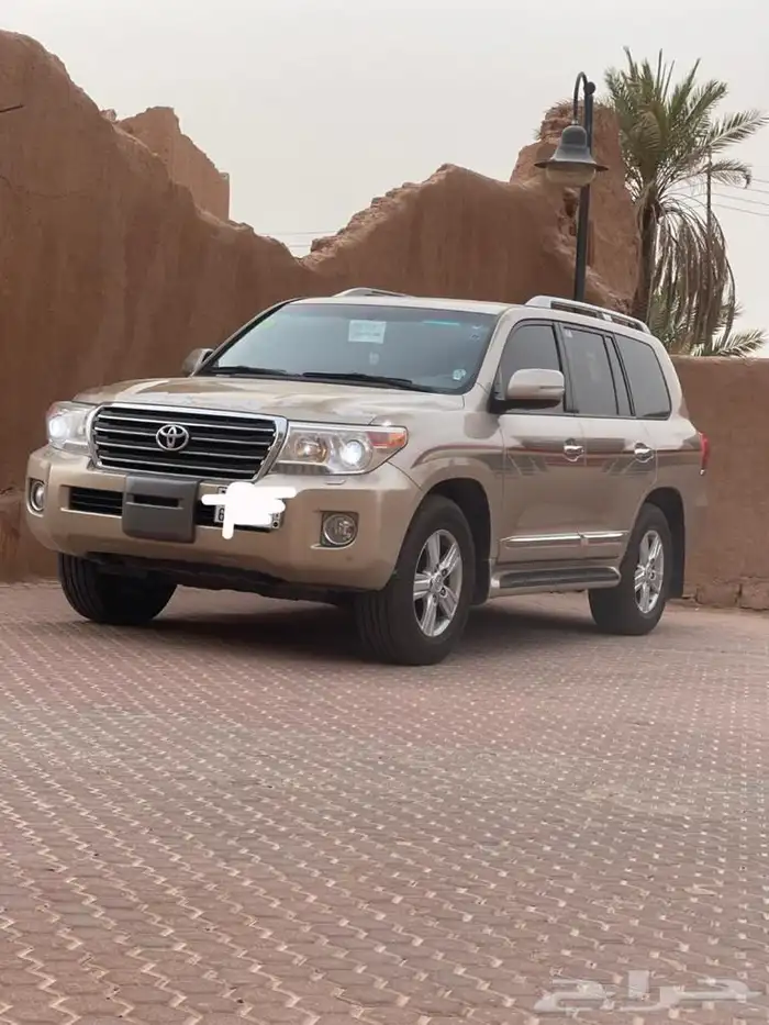 للبيع جيب لاندكروزر 2012 2