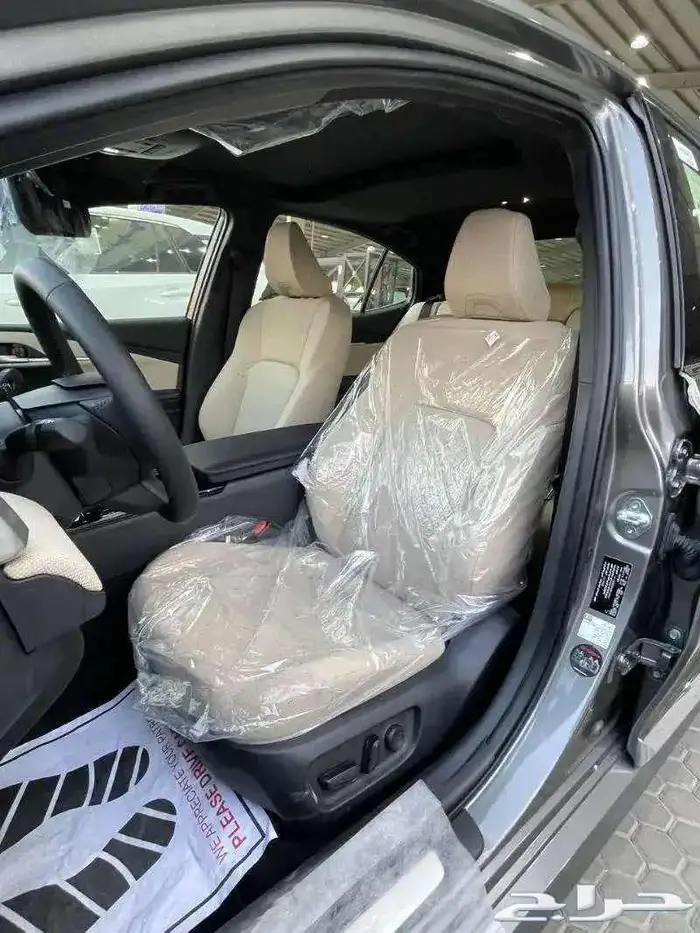 تويوتا كامرى ال اى بنزين سعودى 2025 ابيض 0