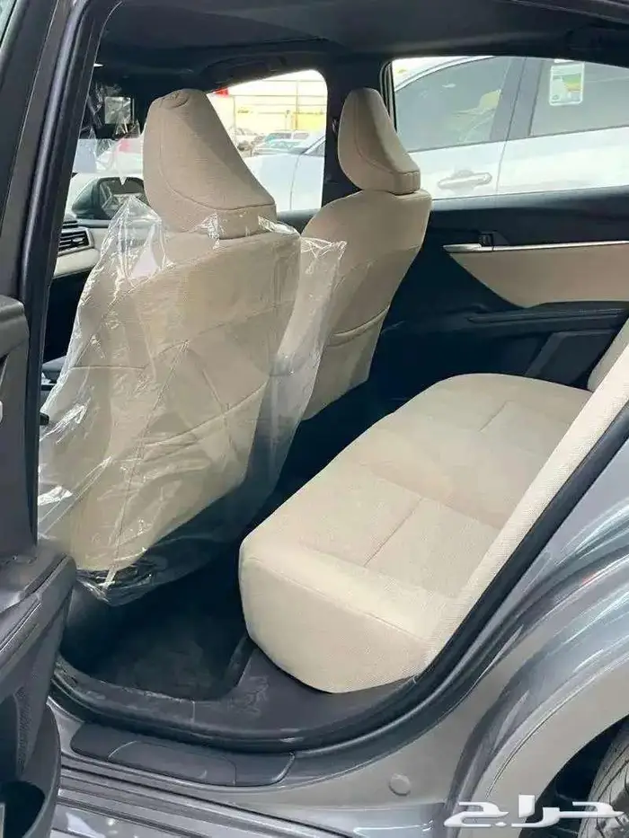 تويوتا كامرى ال اى بنزين سعودى 2025 ابيض 2