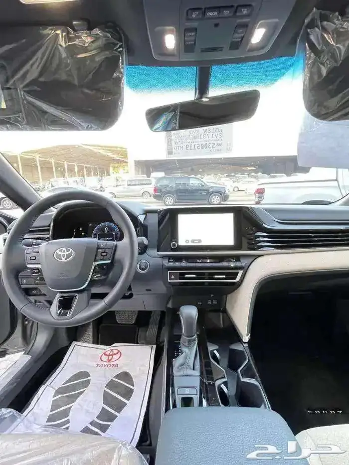 تويوتا كامرى ال اى بنزين سعودى 2025 ابيض 1