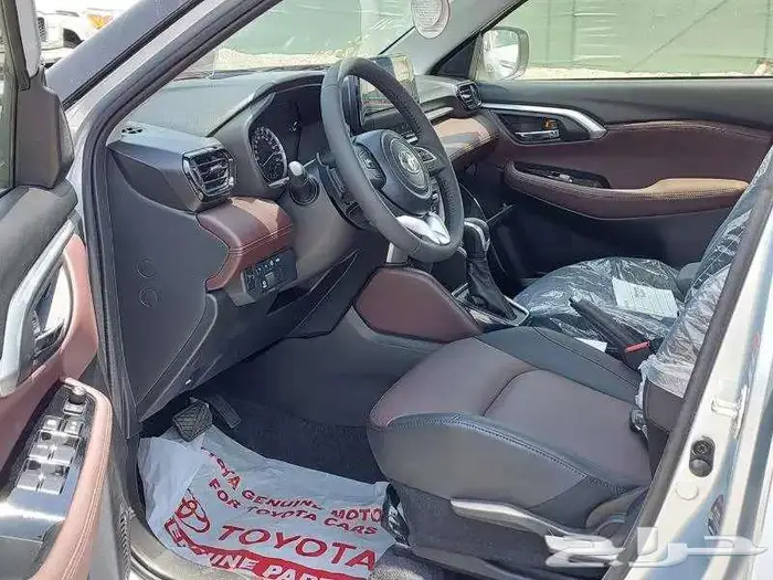 تويوتا اوربان كروزر فل كامل GLX موديل 2025 3