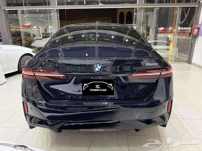 بي ام دبليو - الفئة الخامسة 520i - 2024 كت ام 6