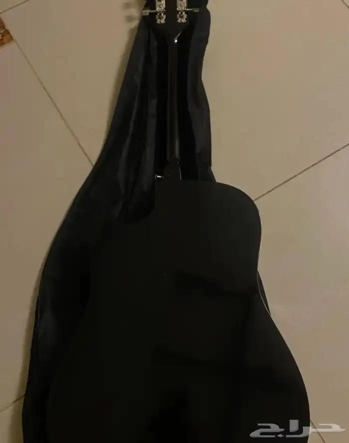 قيتار تصميم مميز وحالة ممتازة 2