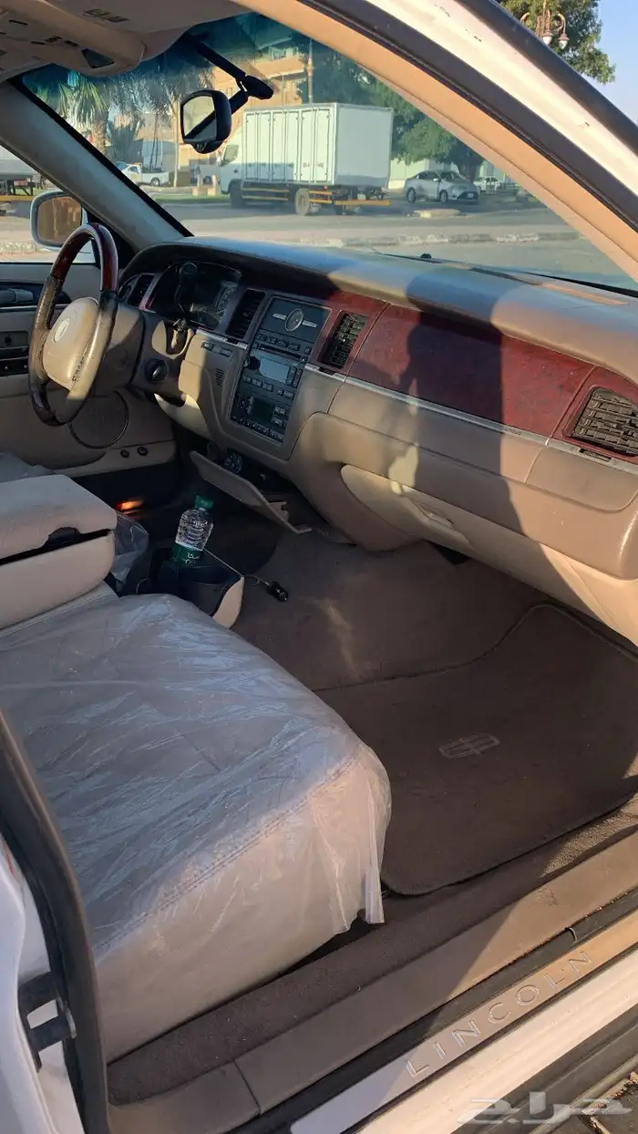 لنكولن تاون كار 2003 11