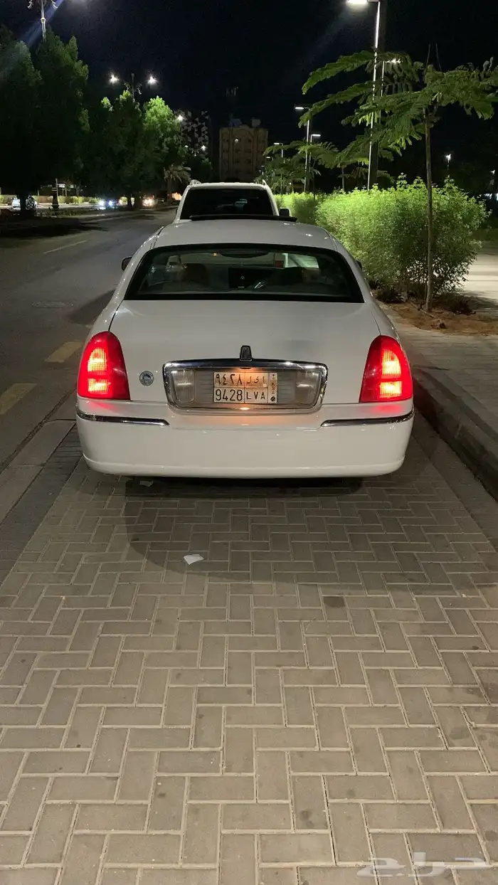 لنكولن تاون كار 2003 6