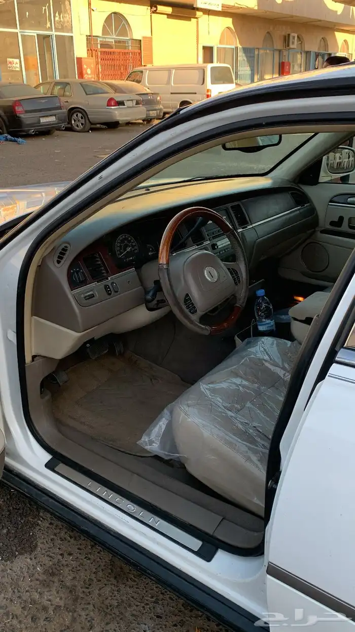 لنكولن تاون كار 2003 7