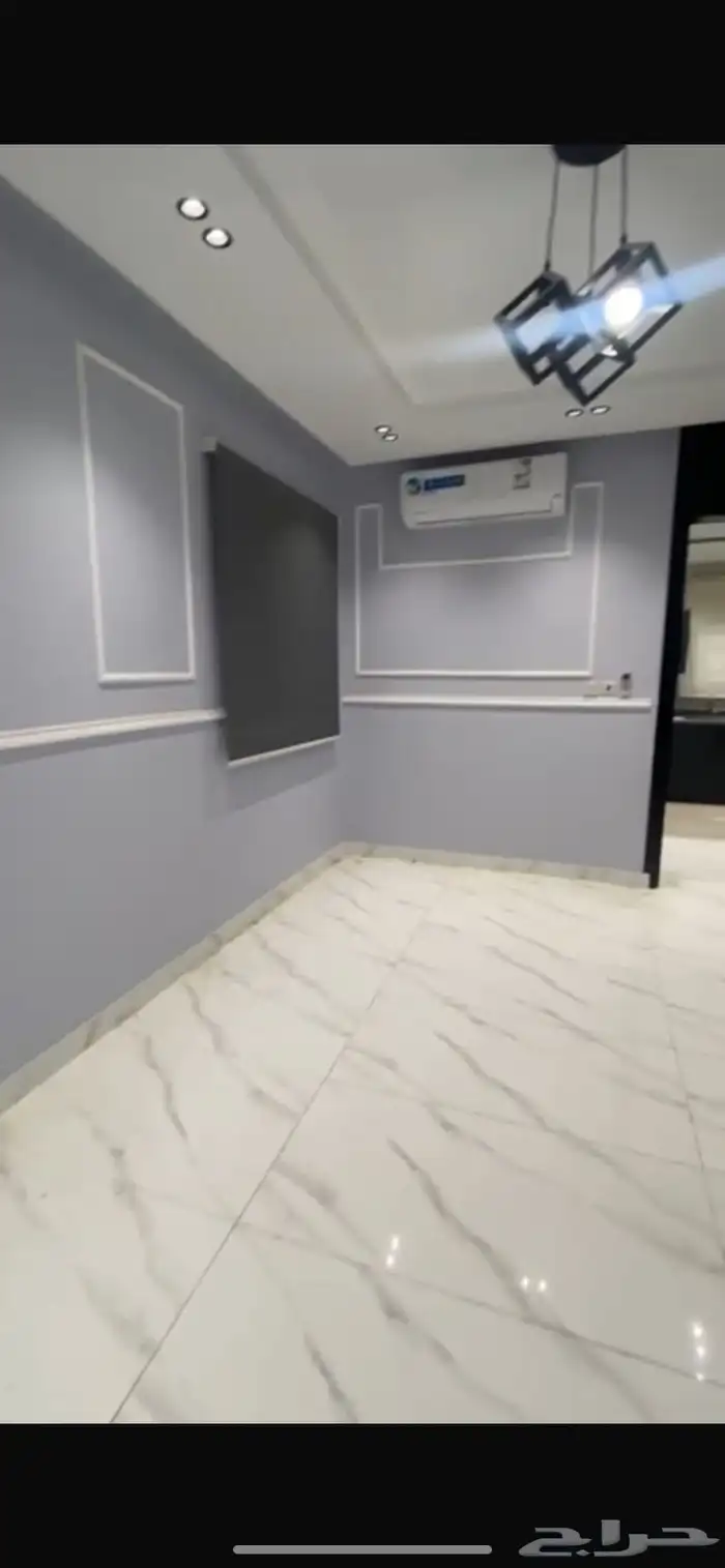 شقة جديدة للايجار حي السيف قريبه من البحر 0