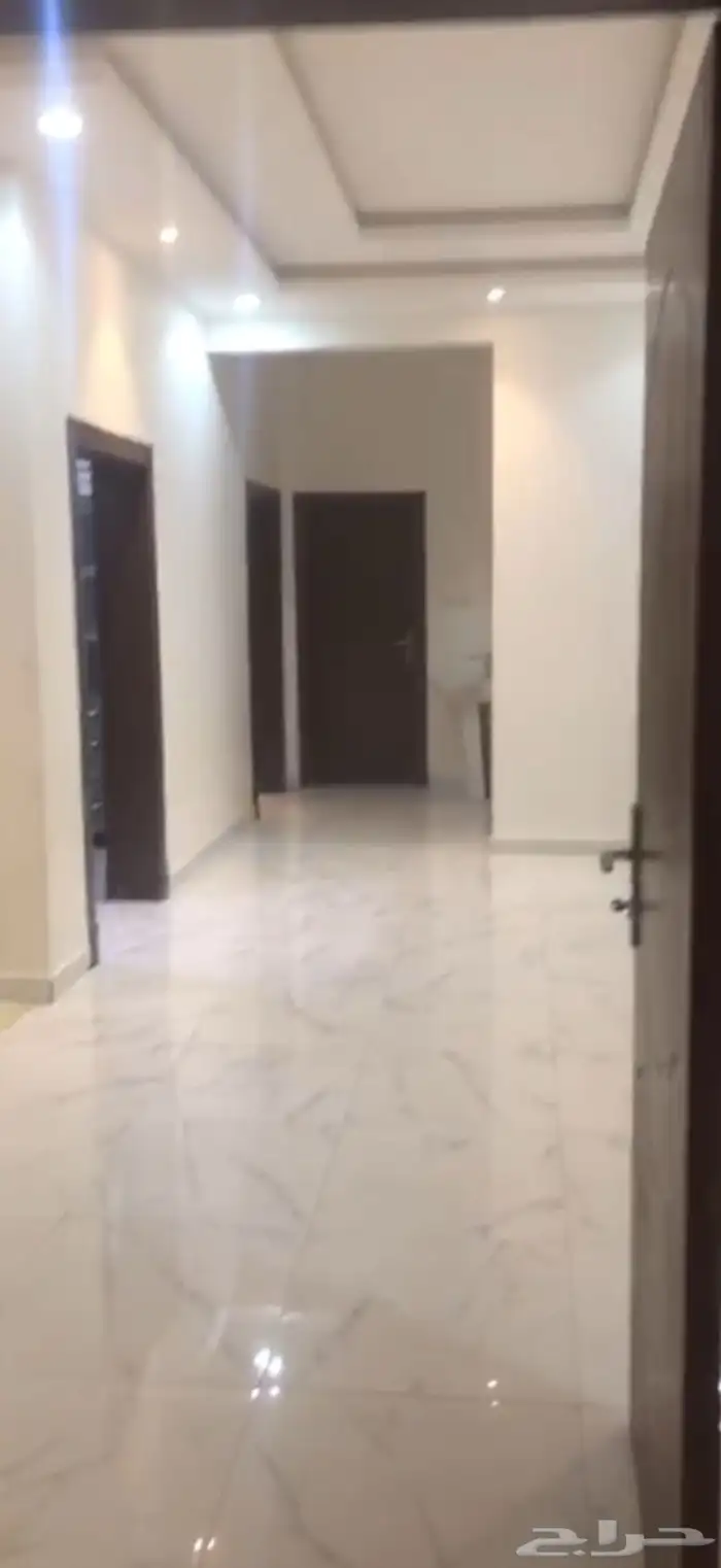 فله في العارض دور ونص وشقتين للبيع 12