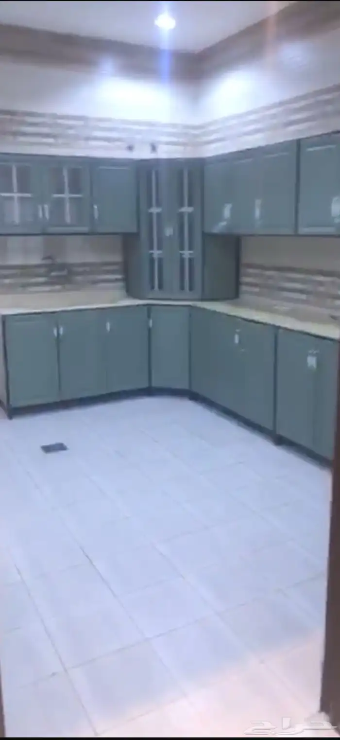 فله في العارض دور ونص وشقتين للبيع 13