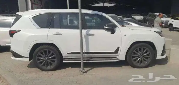 LX600 F - SPORT 2025 3