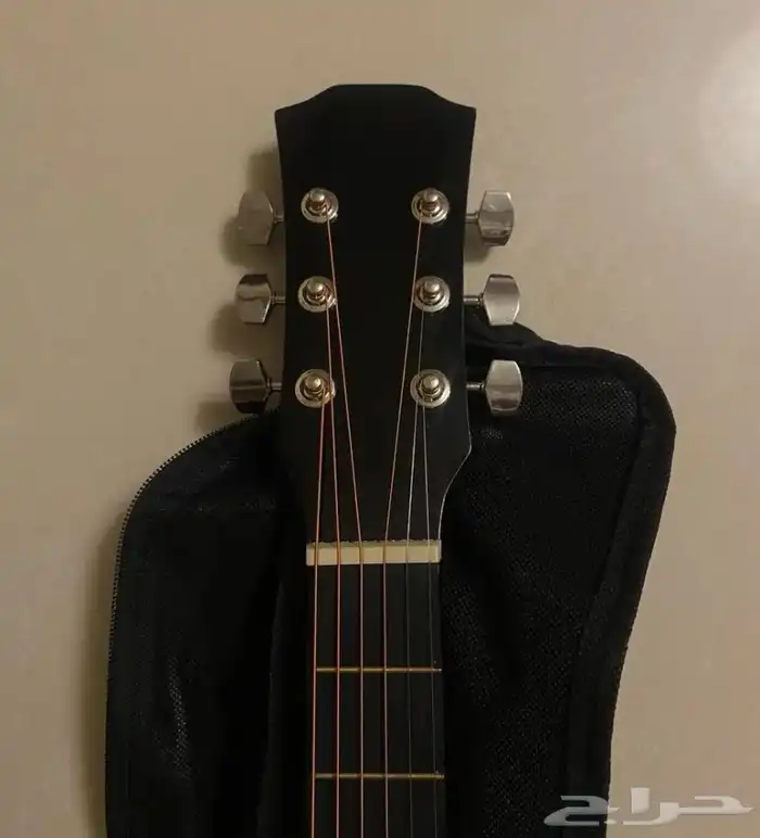 قيتار تصميم مميز وحالة ممتازة 1