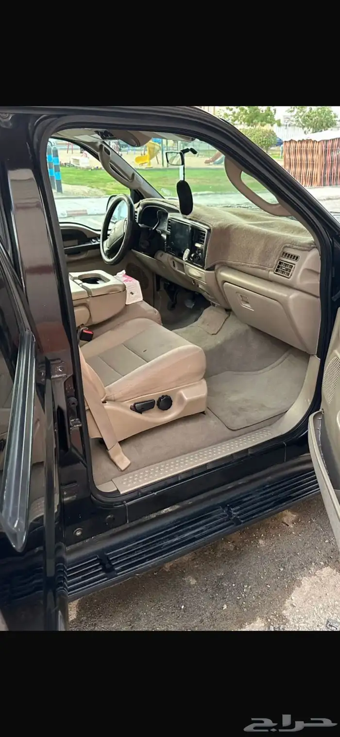 فورد إكسكيرجين 2005 على الشرط 15