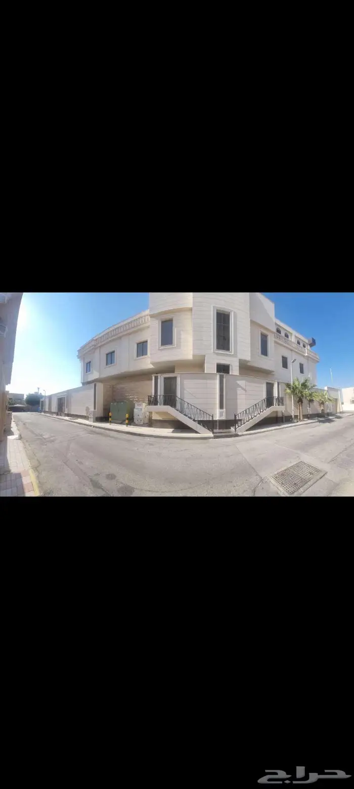 فلا حي النزهه جديده على 3 شوارع مع شقق مدخل منفصل مساحة825 7