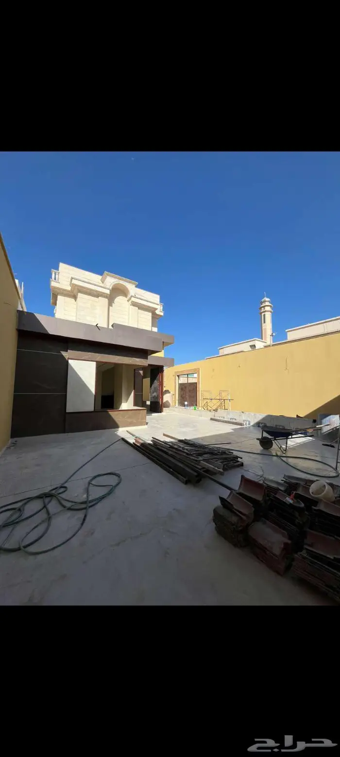 فلا حي النزهه جديده على 3 شوارع مع شقق مدخل منفصل مساحة825 9