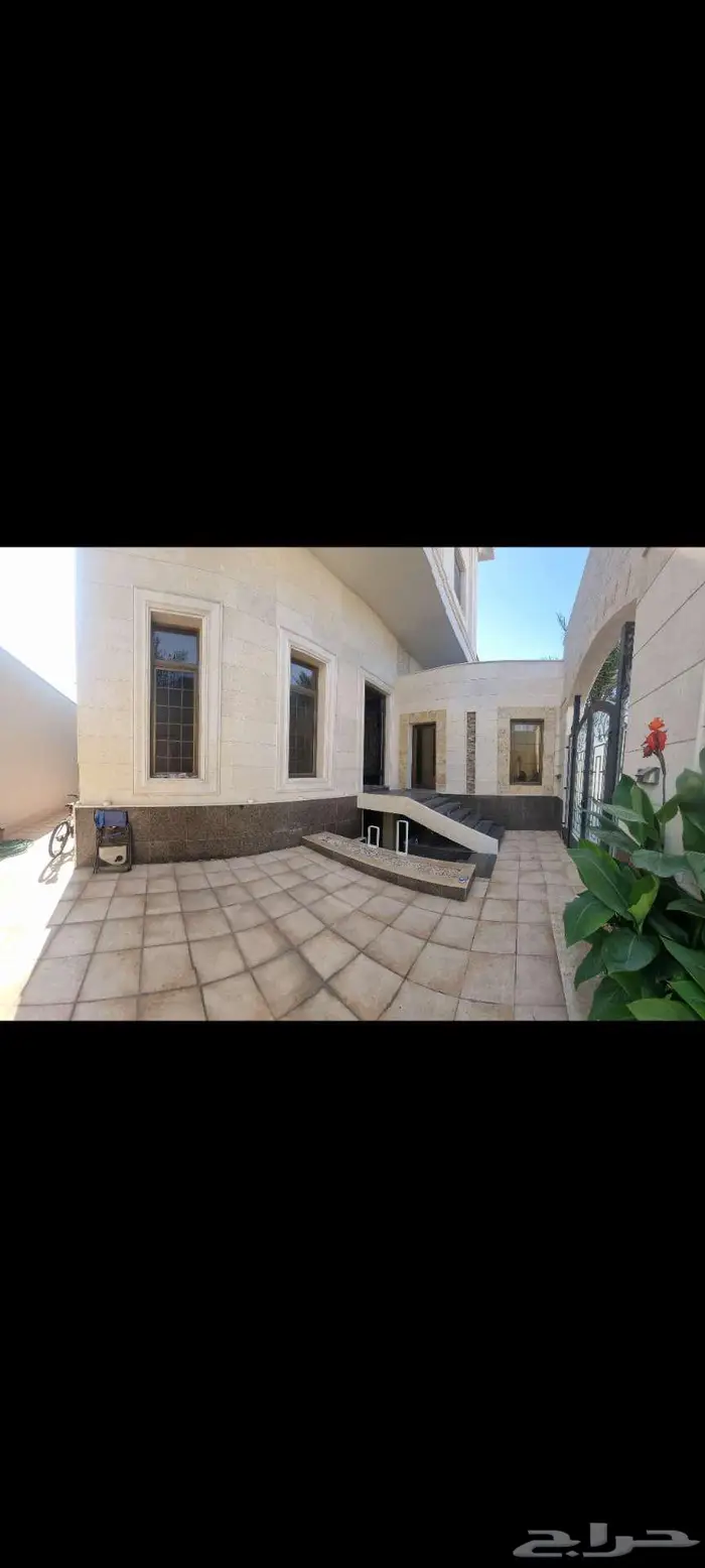 فلا حي النزهه جديده على 3 شوارع مع شقق مدخل منفصل مساحة825 11