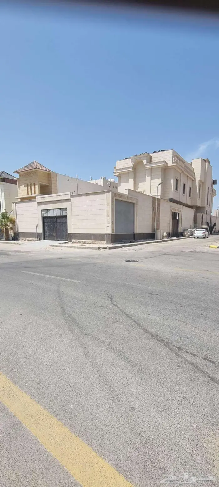 فلا حي النزهه جديده على 3 شوارع مع شقق مدخل منفصل مساحة825 1