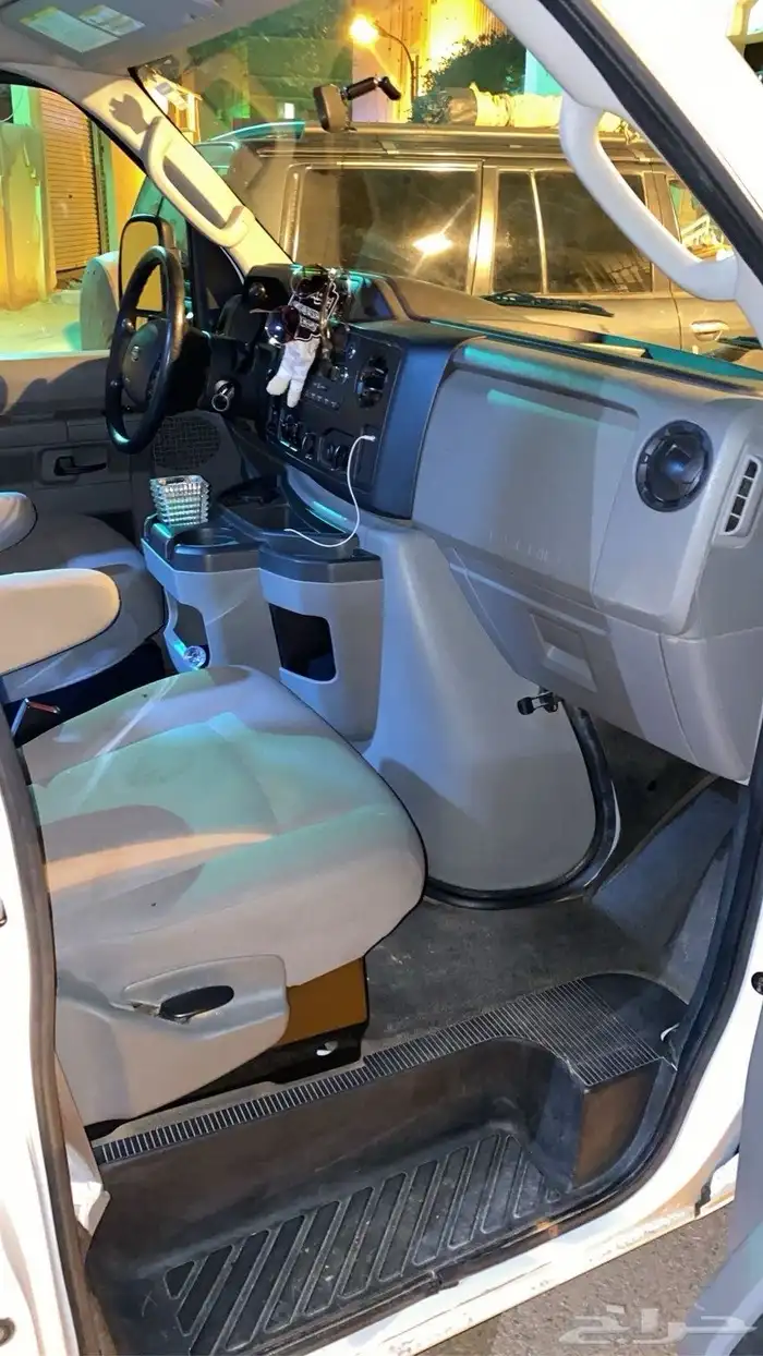 فان فورد مجهز لذوي الهمم وكبار السن اخو الوكاله شرط 5