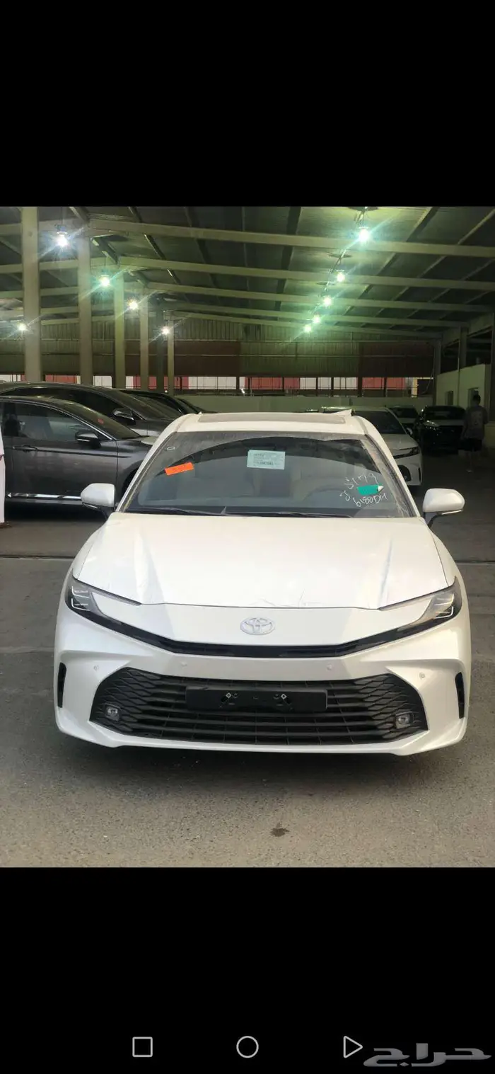تويوتا كامري LE بنزين 2025 أبيض _ فضي _ أسود 14