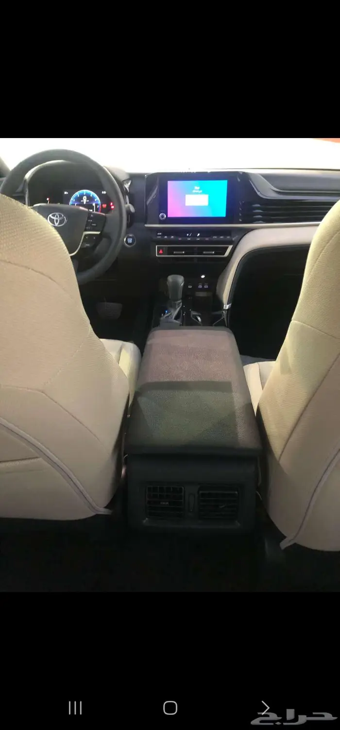 تويوتا كامري LE بنزين 2025 أبيض _ فضي _ أسود 11