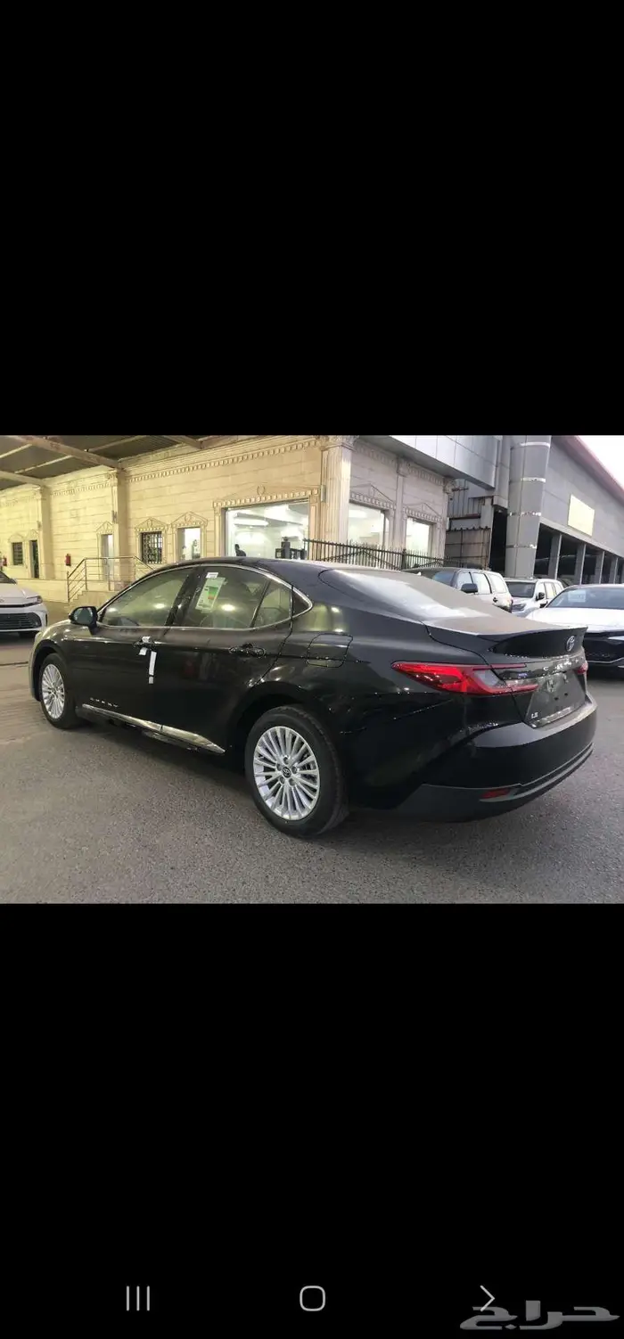 تويوتا كامري LE بنزين 2025 أبيض _ فضي _ أسود 6