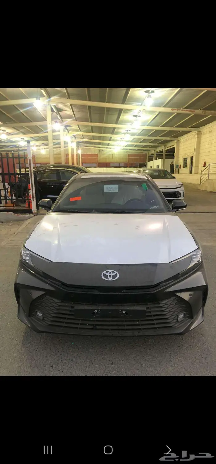 تويوتا كامري LE بنزين 2025 أبيض _ فضي _ أسود 17